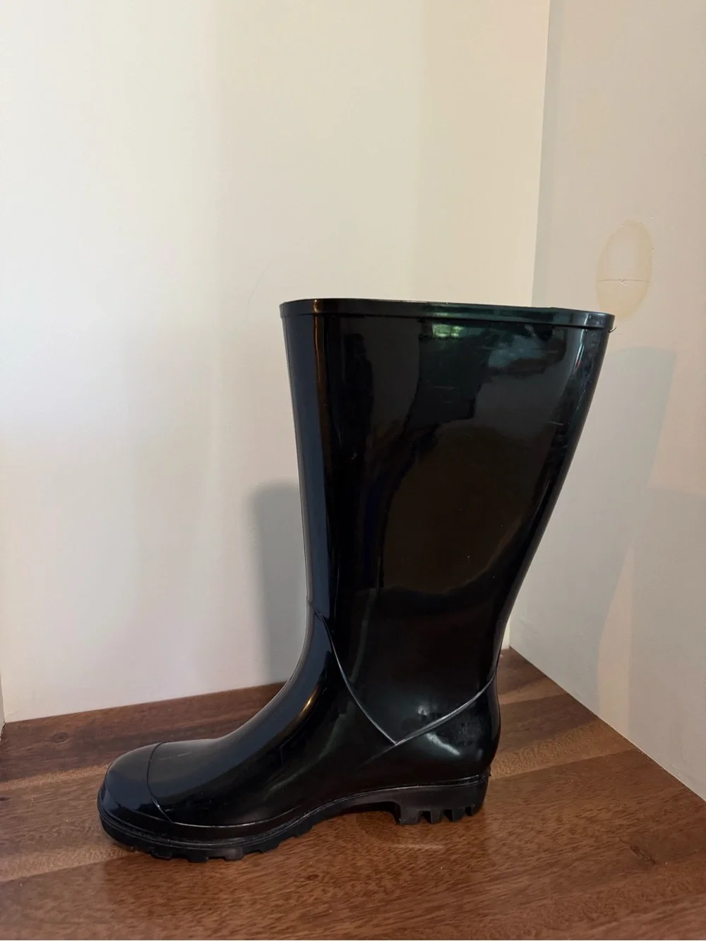 Black Glossy Knee High Rain Boots Lug Sole Women’s Size 8